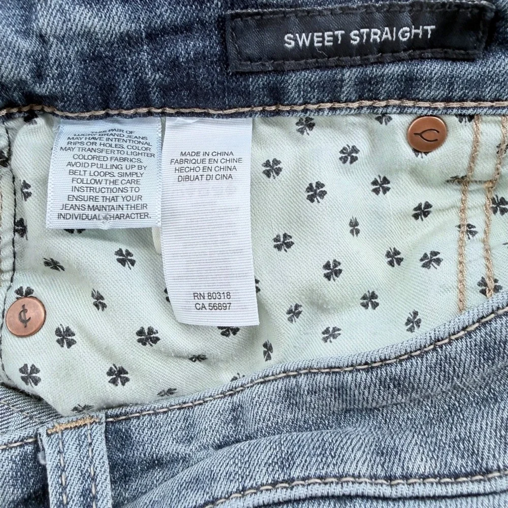 Lucky Brand features evening
